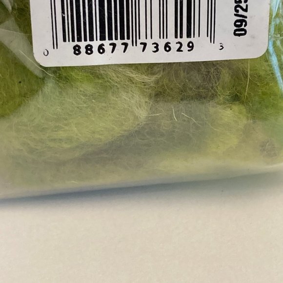 24 Dimensions FeltWorks 100% Wool Green Curly Roving 0.25oz Needle Felting Craft - Picture 12 of 15